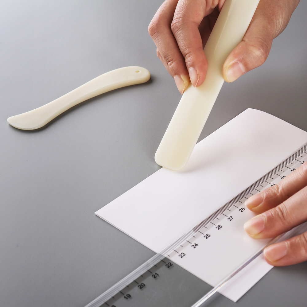 Dziurkacz do papieru i teczka  – Bone Folder Tool recenzja i cena